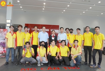 TRẢI NGHIỆM THỰC TẾ – HỌC TỪ SHOWROOM, KHÔNG CHỈ TỪ SÁCH VỞ