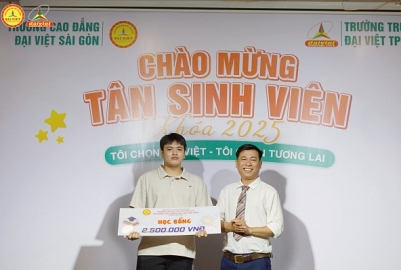 ĐẠI VIỆT CẦN THƠ TƯNG BỪNG CHÀO ĐÓN TÂN SINH VIÊN ĐỢT 3 KHÓA 2025