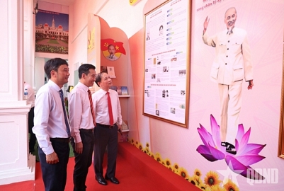 Triễn lãm Quốc kì 63 tỉnh thành của Việt Nam "Non sông liền 1 dải do trường Cao đẳng Đại Việt Sài Gòn tổ chức" trên báo Quân đội Nhân dân
