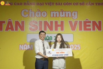RỘN RÀNG KHÔNG KHÍ KHAI GIẢNG CỦA TÂN SINH VIÊN TRƯỜNG CAO ĐẲNG ĐẠI VIỆT SÀI GÒN CƠ SỞ CẦN THƠ