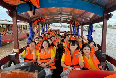 HÀNH TRÌNH TRẢI NGHIỆM CHỢ NỔI CÁI RĂNG – SINH VIÊN ĐẠI VIỆT CẦN THƠ