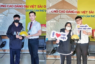GIA ĐÌNH ĐẠI VIỆT CẦN THƠ ĐÃ XUẤT HIỆN NHỮNG THÀNH VIÊN MỚI VÀ ĐÃ NHẬN NGAY HỌC BỔNG CỦA TRƯỜNG