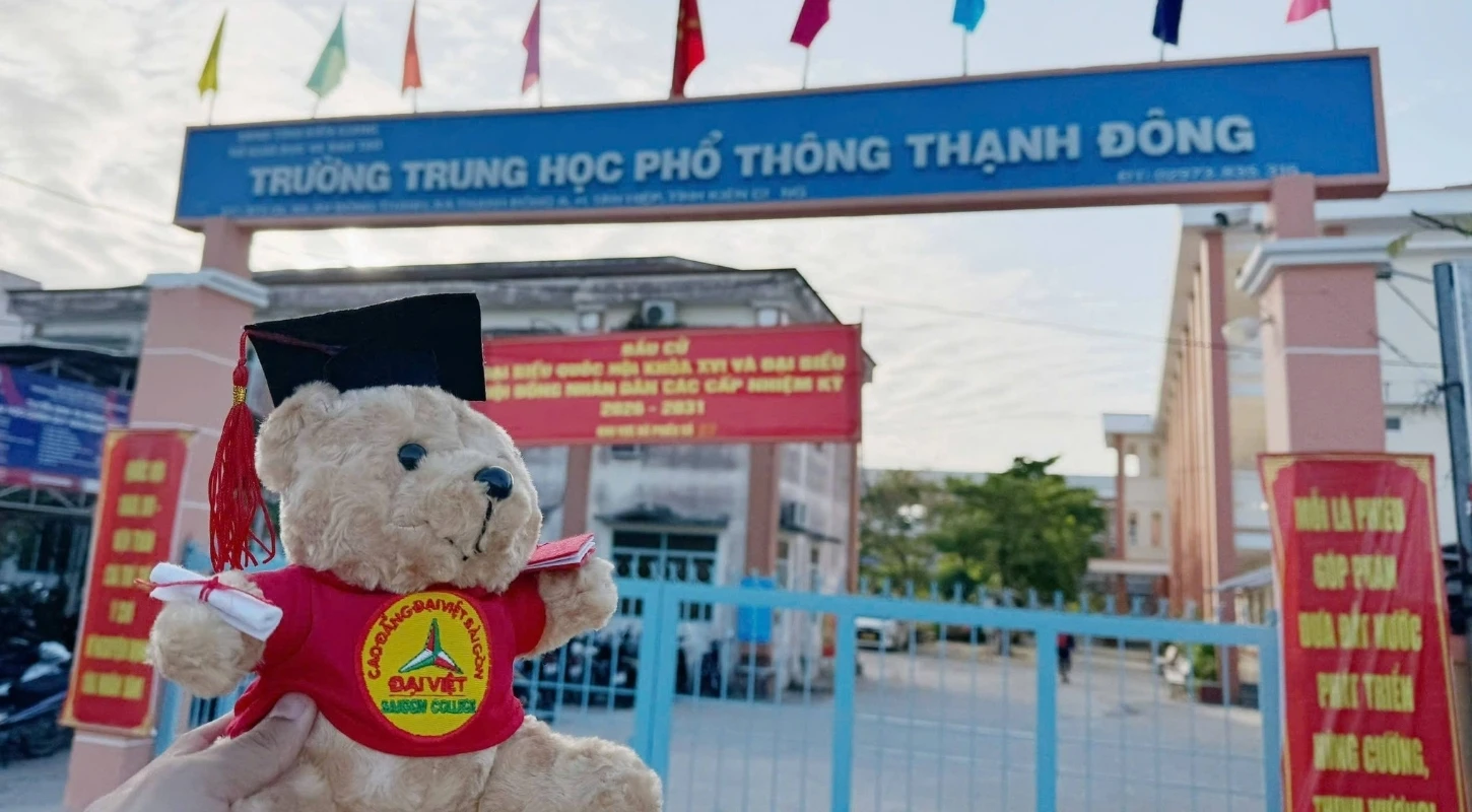 Chuyến Xe Tư Vấn Hướng Nghiệp Của Đại Việt Cần Thơ Tiếp Tục Hành Trình Tại Kiên Giang