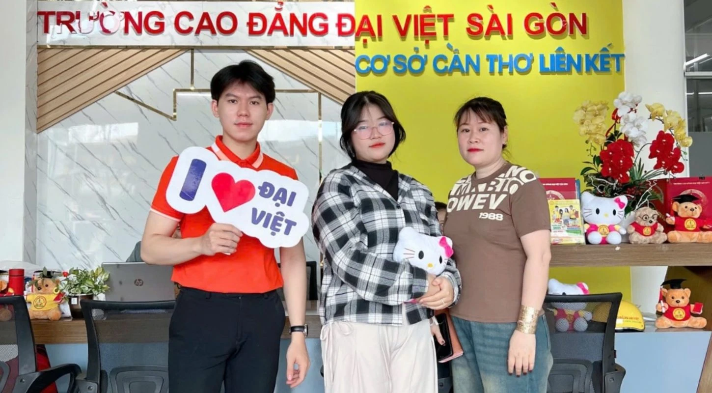 Đại Việt Cần Thơ Tiếp Tục Chào Đón Các Bạn Tân Sinh Viên 2K7