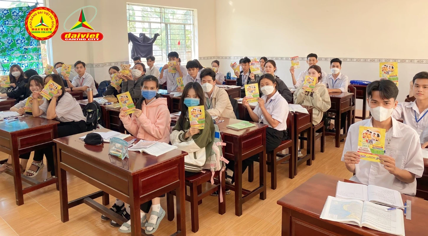 Đại Việt Tp Cần Thơ Tham Gia Ngày Hội Hướng Nghiệp Và Tuyển Sinh Tại Hậu Giang