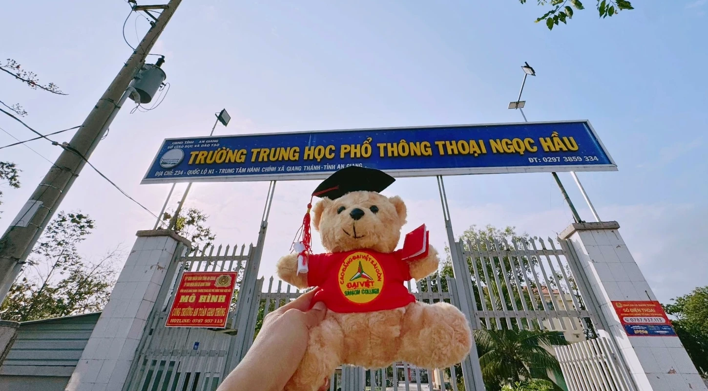 Lớp Học Hôm Nay Bỗng “Náo Nhiệt” Hơn Thường Ngày...vì Ai Ai Cũng Đang Săn Quà Từ Đại Việt Cần Thơ!