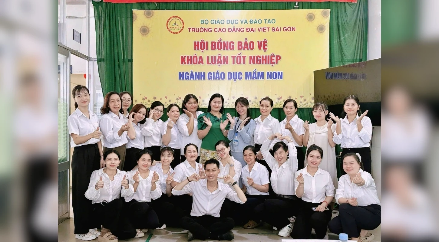 RỰC RỠ NGÀY BẢO VỆ KHÓA LUẬN TỐT NGHIỆP NGÀNH GIÁO DỤC MẦM NON
