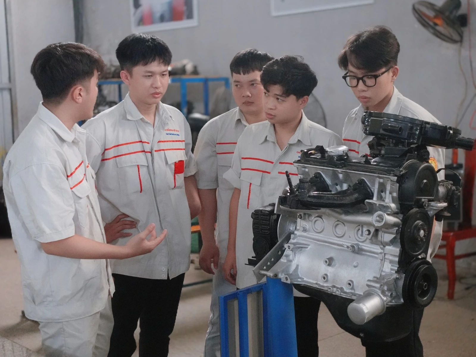 BẢO VỆ ĐỒ ÁN TỐT NGHIỆP – NGÀNH CÔNG NGHỆ Ô TÔ