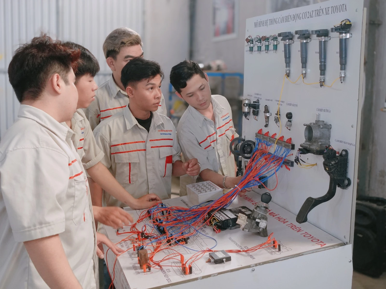 BẢO VỆ ĐỒ ÁN TỐT NGHIỆP – NGÀNH CÔNG NGHỆ Ô TÔ