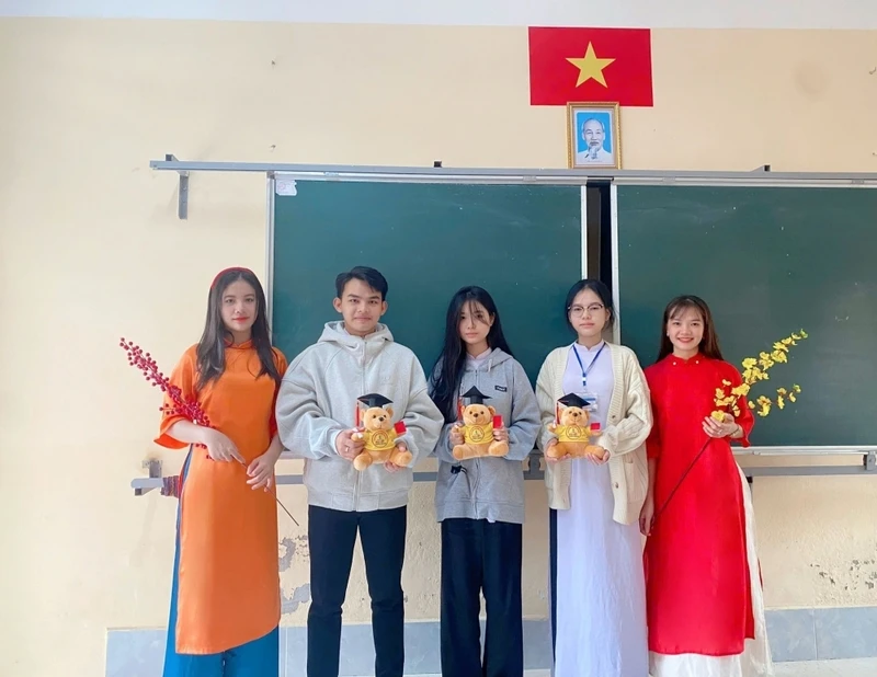 Biệt Đội Chúc Tết Đại Việt Tp Cần Thơ Đã Có Mặt Tại Miền Tây