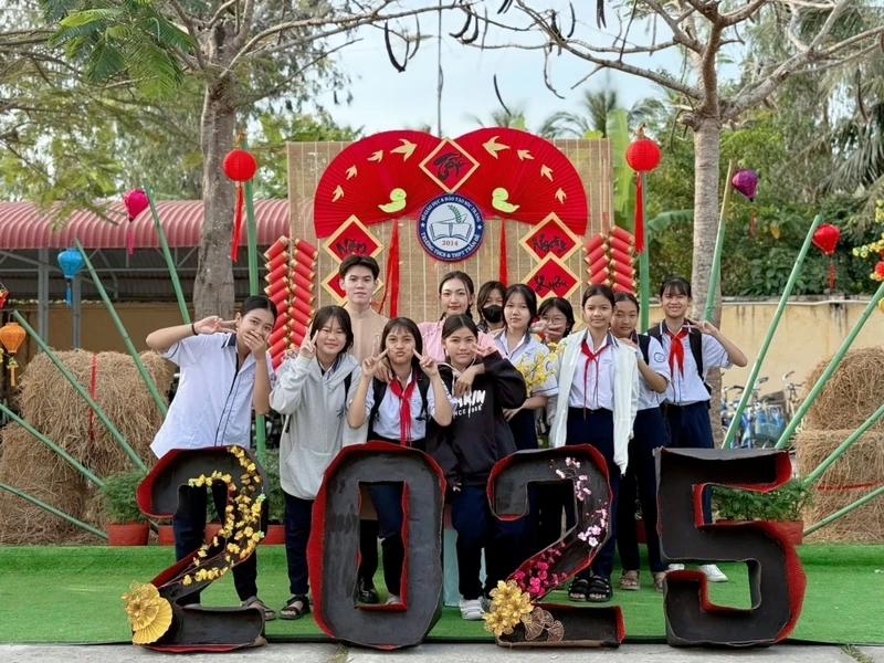 Biệt Đội Chúc Tết Đại Việt Tp Cần Thơ Đã Có Mặt Tại Miền Tây