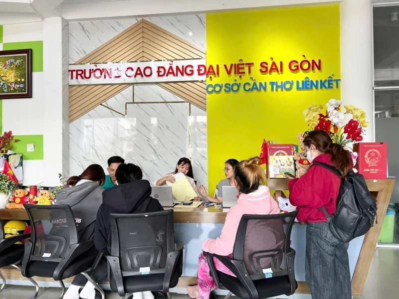 Đại Việt Cần Thơ Chào Đón Tân Sinh Viên 2K7