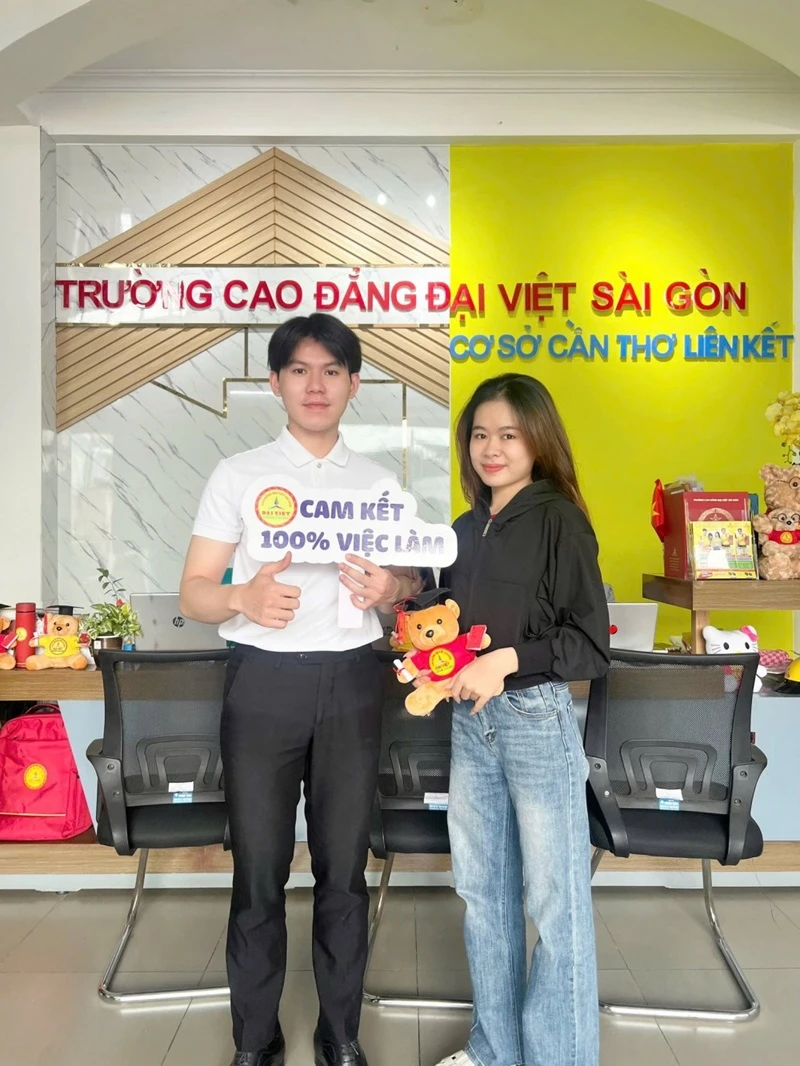 Đại Việt Cần Thơ Chào Đón Tân Sinh Viên 2K7