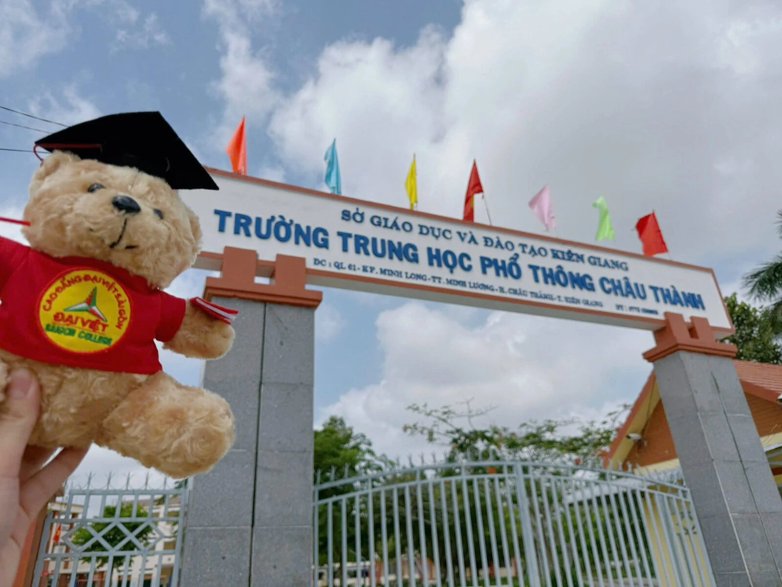 CÁC BẠN HỌC SINH KIÊN GIANG HÔM NAY NHẬN ĐƯỢC GÌ TỪ ĐẠI VIỆT CẦN THƠ NÈ!