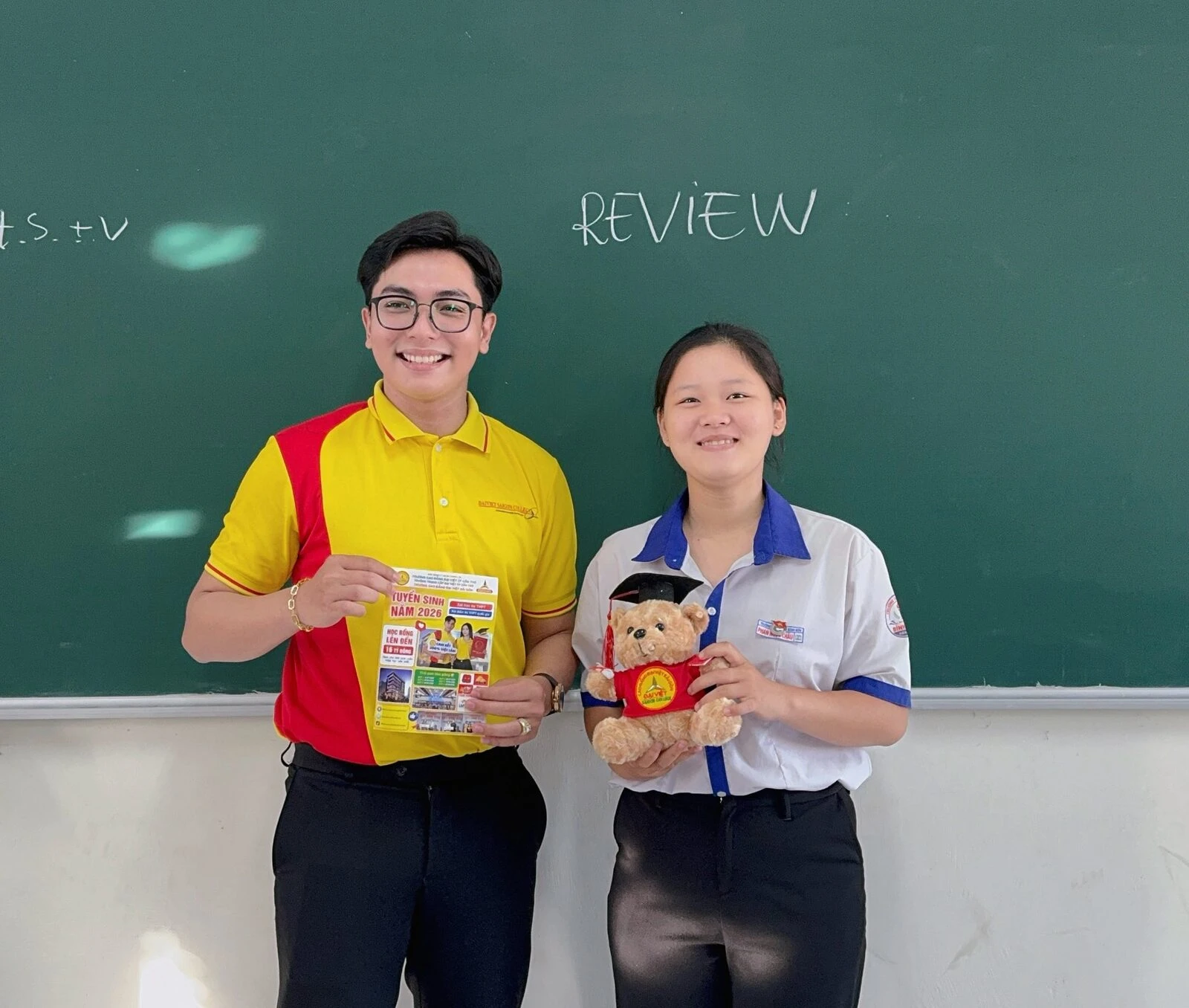 CÁC BẠN HỌC SINH KIÊN GIANG HÔM NAY NHẬN ĐƯỢC GÌ TỪ ĐẠI VIỆT CẦN THƠ NÈ!