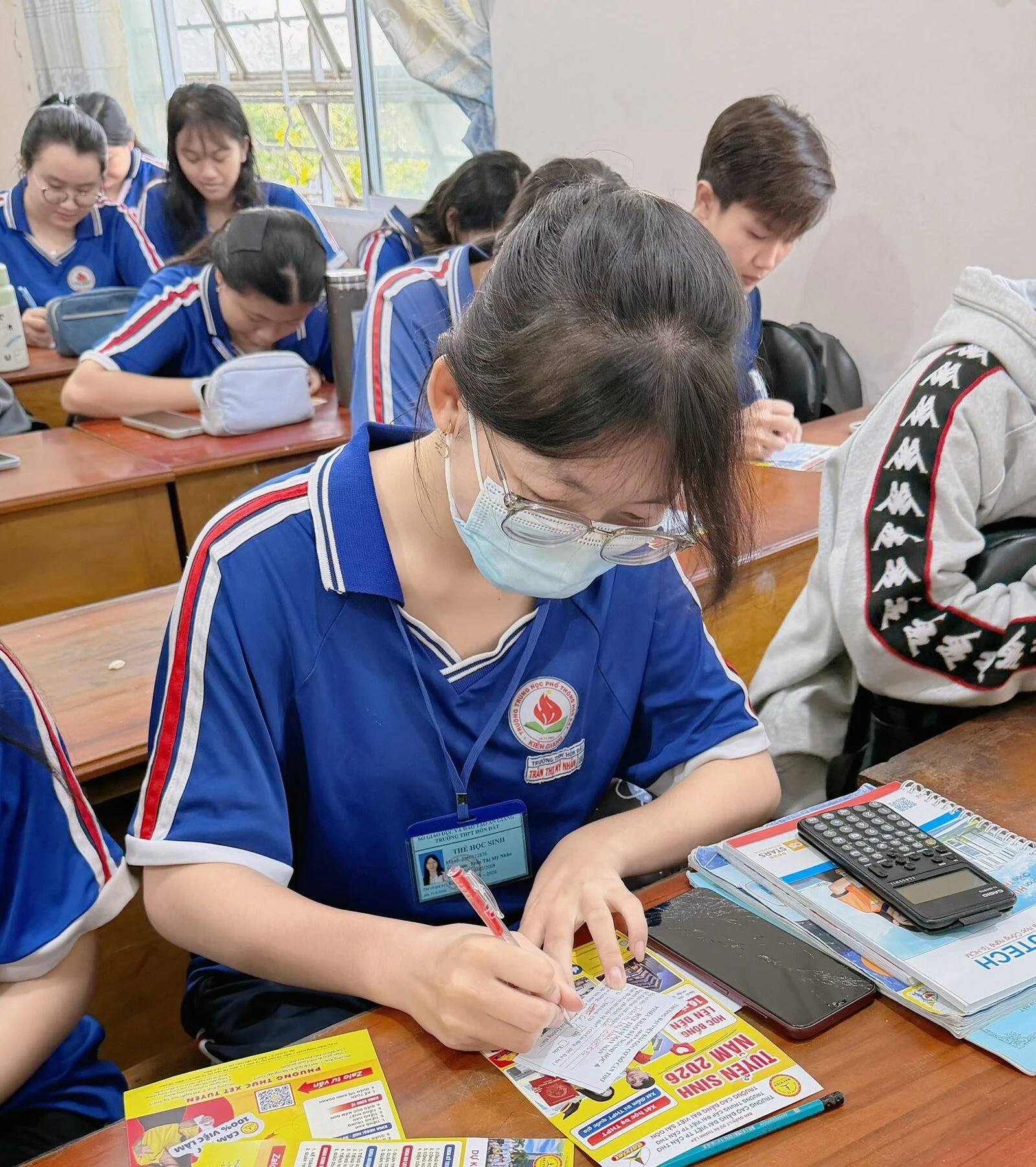 CÁC BẠN HỌC SINH KIÊN GIANG HÔM NAY NHẬN ĐƯỢC GÌ TỪ ĐẠI VIỆT CẦN THƠ NÈ!