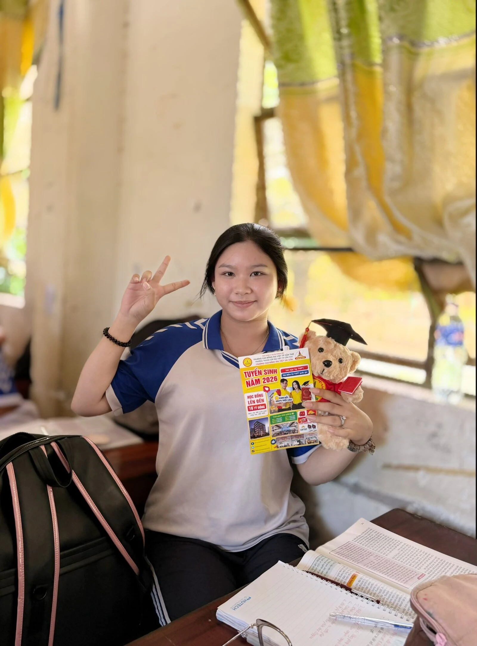 CÁC BẠN HỌC SINH KIÊN GIANG HÔM NAY NHẬN ĐƯỢC GÌ TỪ ĐẠI VIỆT CẦN THƠ NÈ!