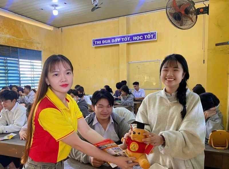 Các Người Đẹp Đã Sẵn Sàng Gặp Biệt Đội Tư Vấn Hướng Nghiệp Của Đại Việt Tp Cần Thơ Chưa