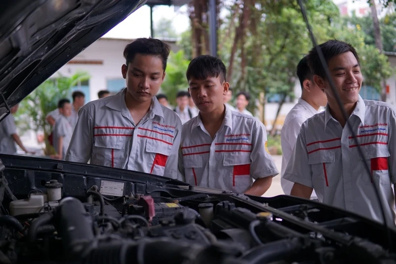 Cao Đẳng Công Nghệ Ô Tô Đại Việt Tp Cần Thơ – Cơ Hội Việc Làm Rộng Mở