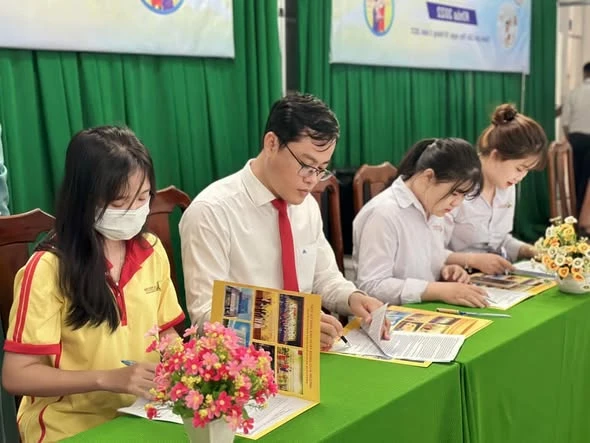 Ký Kết Cam Kết Việc Làm Cho Sinh Viên Khóa 2022 – Đại Việt Cần Thơ