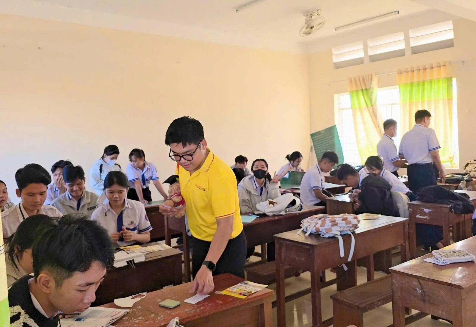 CHUYẾN XE TƯ VẤN HƯỚNG NGHIỆP CỦA ĐẠI VIỆT CẦN THƠ TIẾP TỤC HÀNH TRÌNH TẠI KIÊN GIANG