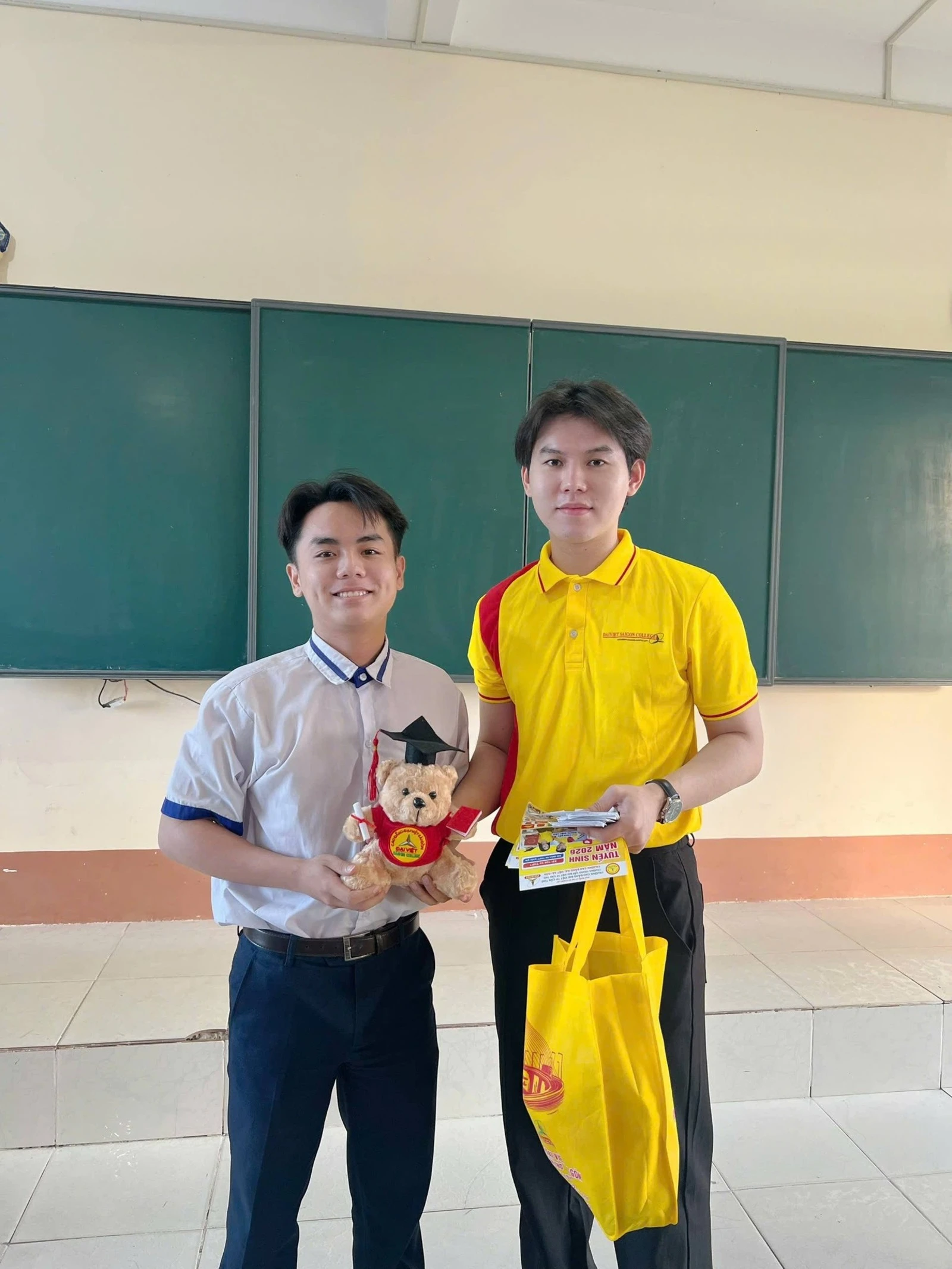 CHUYẾN XE TƯ VẤN HƯỚNG NGHIỆP CỦA ĐẠI VIỆT CẦN THƠ TIẾP TỤC HÀNH TRÌNH TẠI KIÊN GIANG