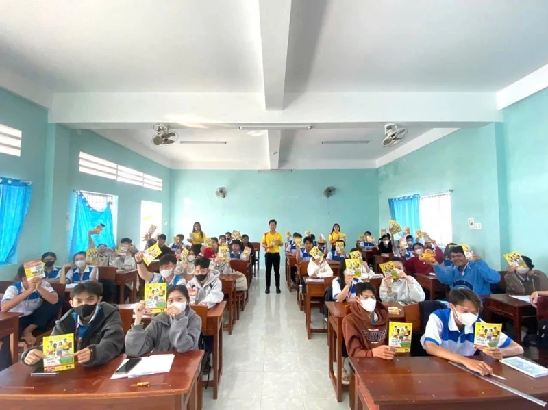 Chuyến Xe Tuyển Sinh Tư Vấn Hướng Nghiệp Đại Việt – Gắn Kết Tương Lai Những Ngày Cận Tết