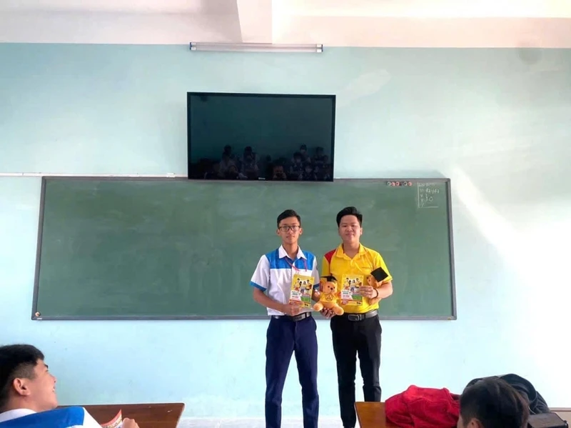 Chuyến Xe Tuyển Sinh Tư Vấn Hướng Nghiệp Đại Việt – Gắn Kết Tương Lai Những Ngày Cận Tết