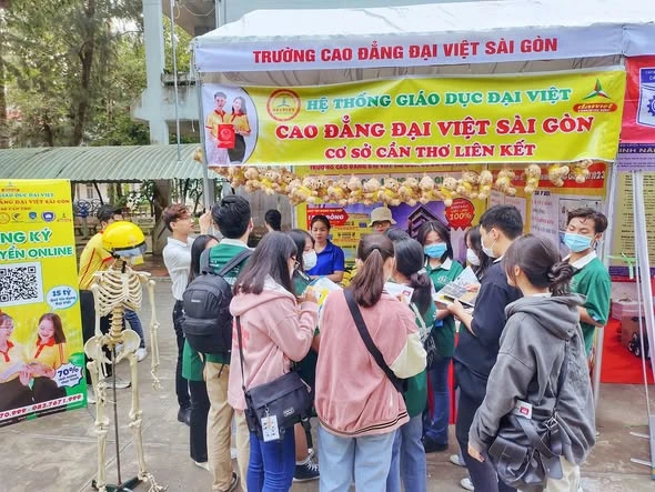 Ngày hội tư vấn tuyển sinh Đồng Tháp – Trường Đại Việt Cần Thơ đồng hành cùng học sinh 2K5