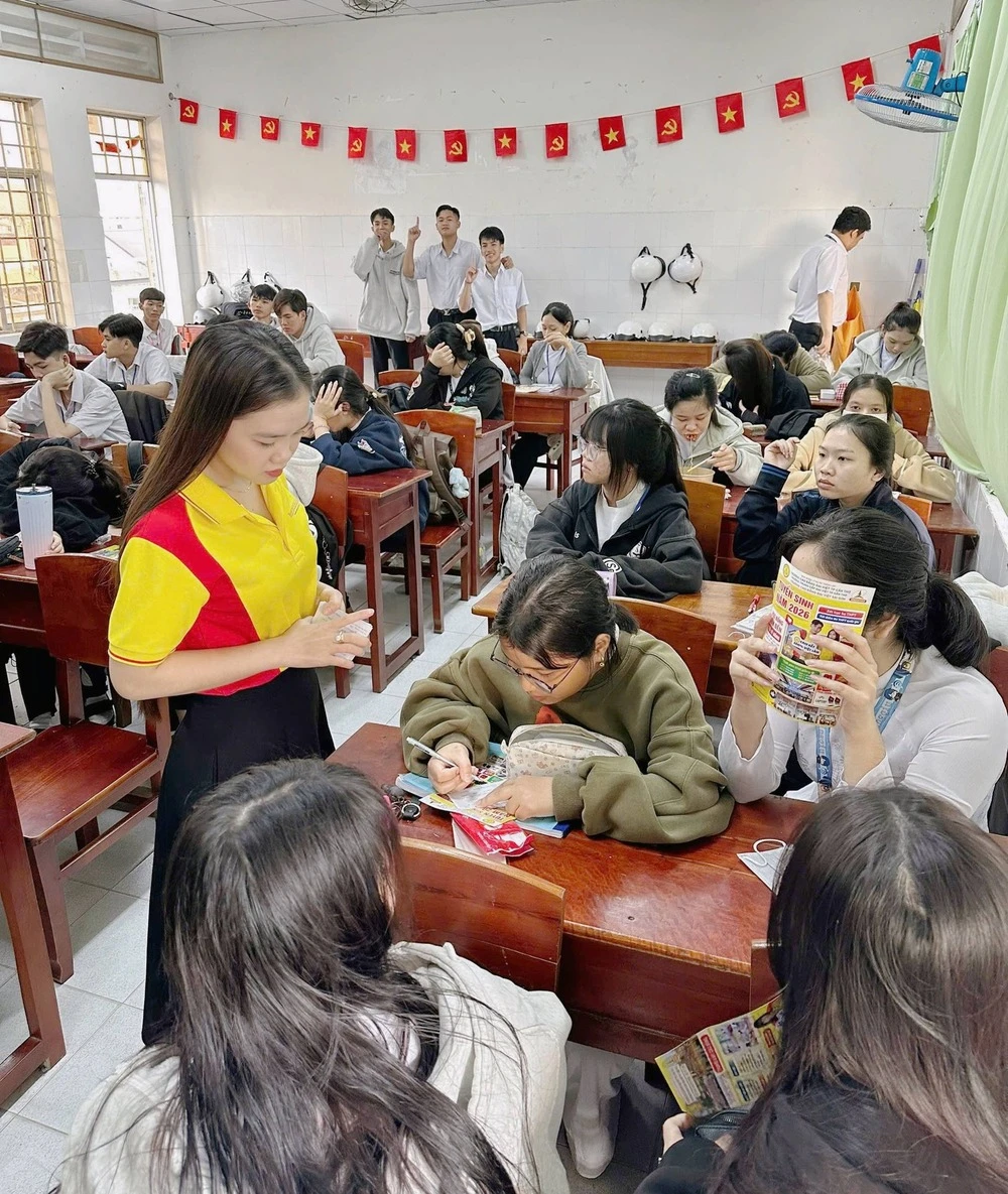 ĐẠI VIỆT CẦN THƠ LAN TỎA NGỌN LỬA HƯỚNG NGHIỆP 2026 TẠI CÁC TRƯỜNG THPT