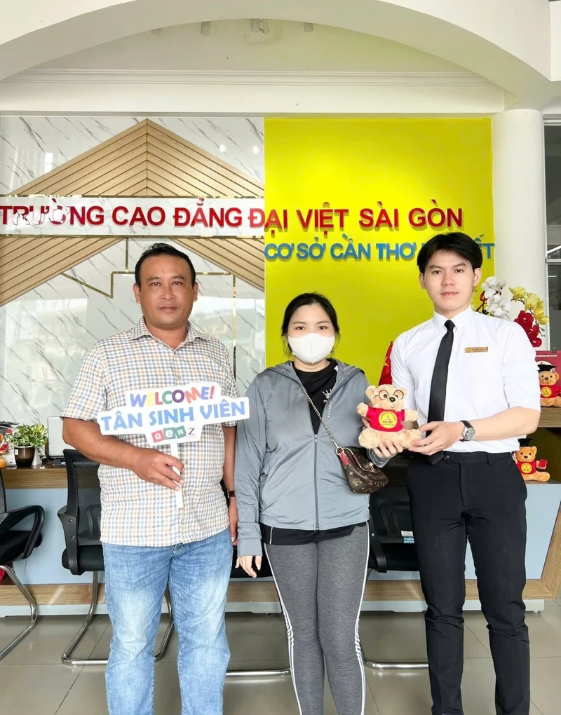 Đại Việt Cần Thơ Tiếp Tục Chào Đón Các Bạn Tân Sinh Viên 2K7