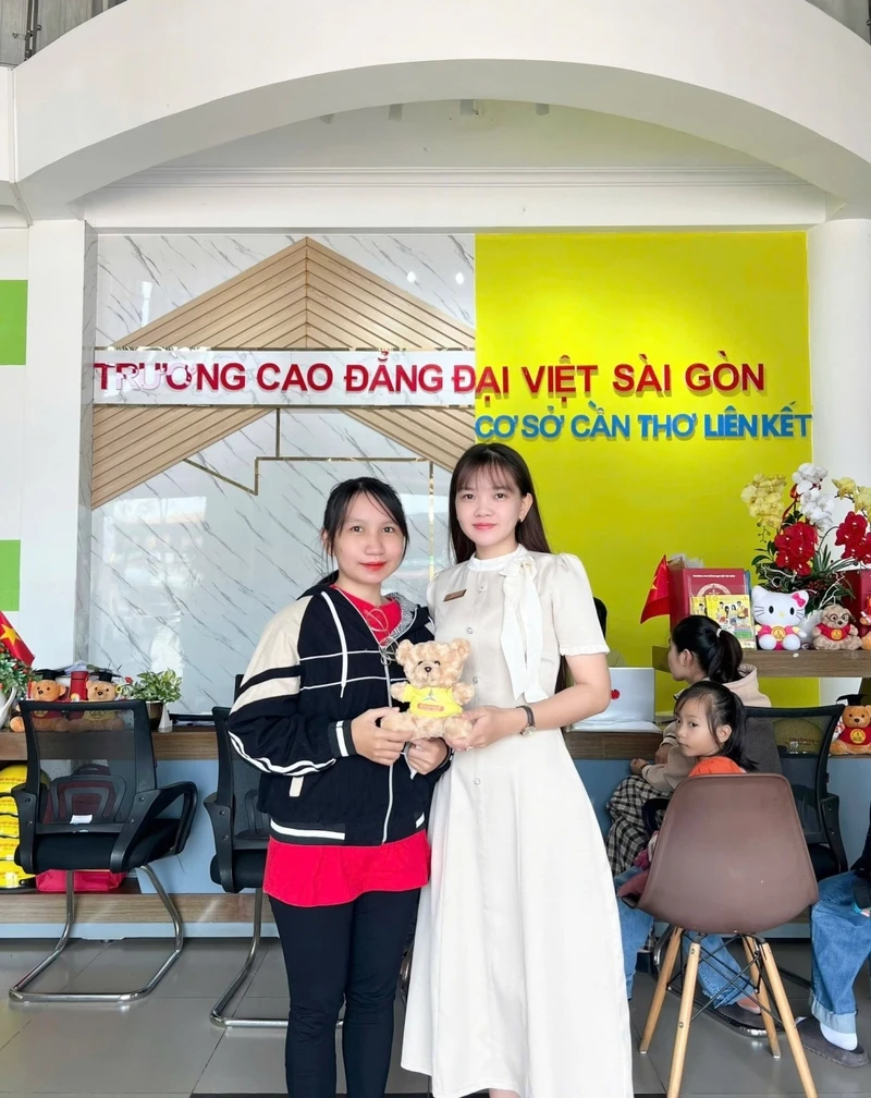 Đại Việt Cần Thơ Tiếp Tục Chào Đón Các Bạn Tân Sinh Viên 2K7