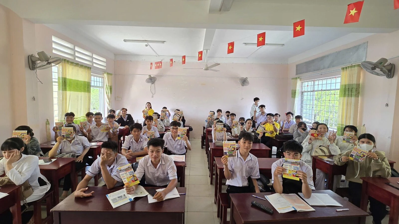 ĐẠI VIỆT CẦN THƠ TIẾP TỤC HÀNH TRÌNH HƯỚNG NGHIỆP TẠI KIÊN GIANG