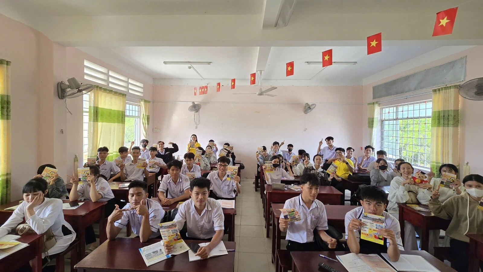 ĐẠI VIỆT CẦN THƠ TIẾP TỤC HÀNH TRÌNH HƯỚNG NGHIỆP TẠI KIÊN GIANG