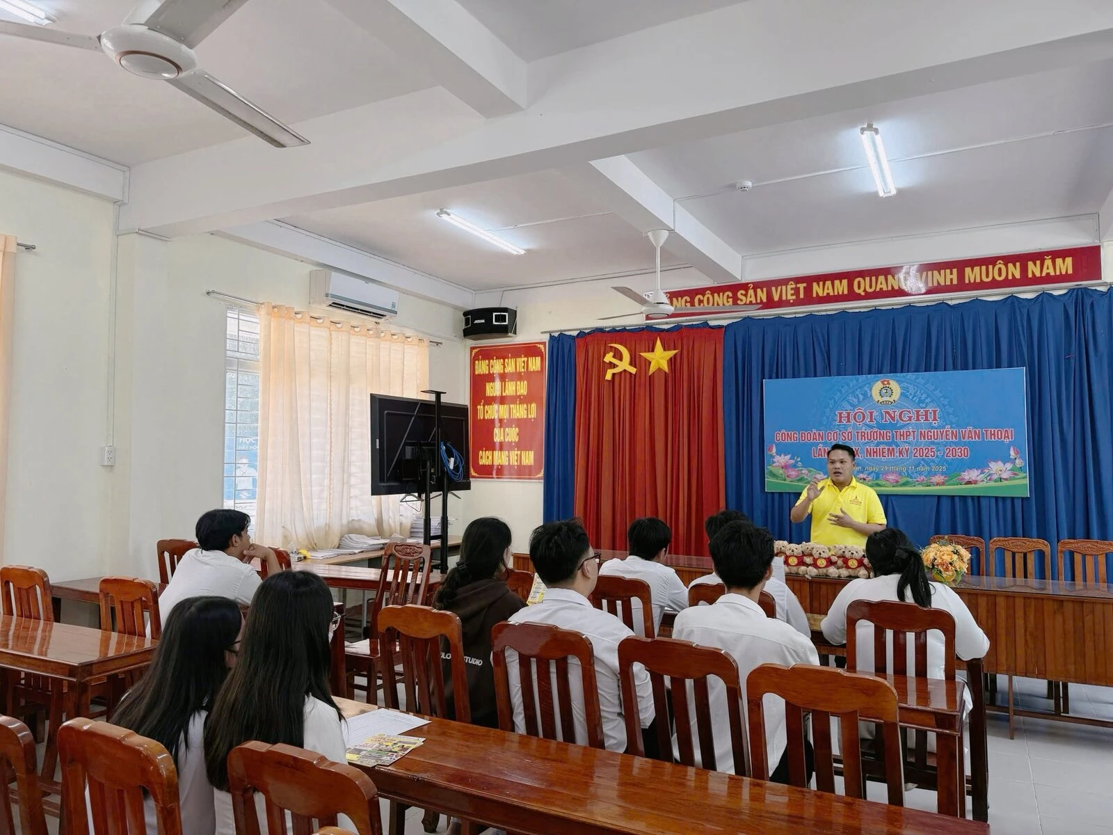 ĐẠI VIỆT CẦN THƠ TIẾP TỤC HÀNH TRÌNH TƯ VẤN HƯỚNG NGHIỆP