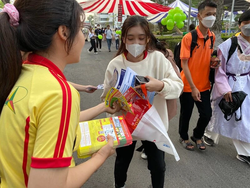 Đại Việt Sài Gòn – Cơ Sở Cần Thơ Đồng Hành Cùng Học Sinh 2K5 Tại Ngày Hội Hướng Nghiệp 2023