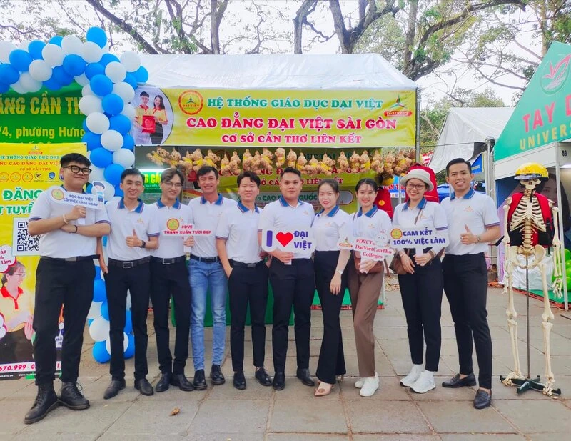 Đại Việt Sài Gòn – Cơ Sở Cần Thơ Đồng Hành Cùng Học Sinh 2K5 Tại Ngày Hội Hướng Nghiệp 2023
