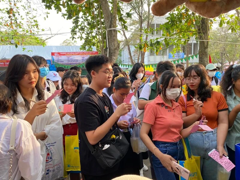 Đại Việt Sài Gòn – Cơ Sở Cần Thơ Đồng Hành Cùng Học Sinh 2K5 Tại Ngày Hội Hướng Nghiệp 2023