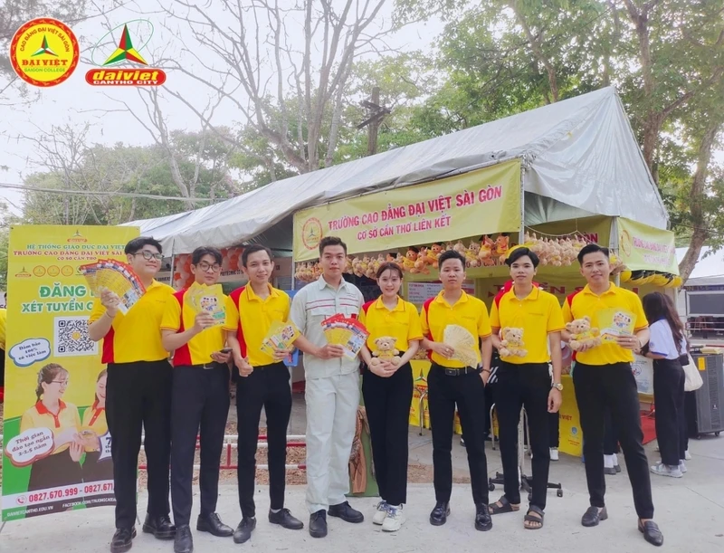 Đại Việt Tp Cần Thơ Đồng Hành Cùng 2K6 Tại Ngày Hội Tuyển Sinh 2024