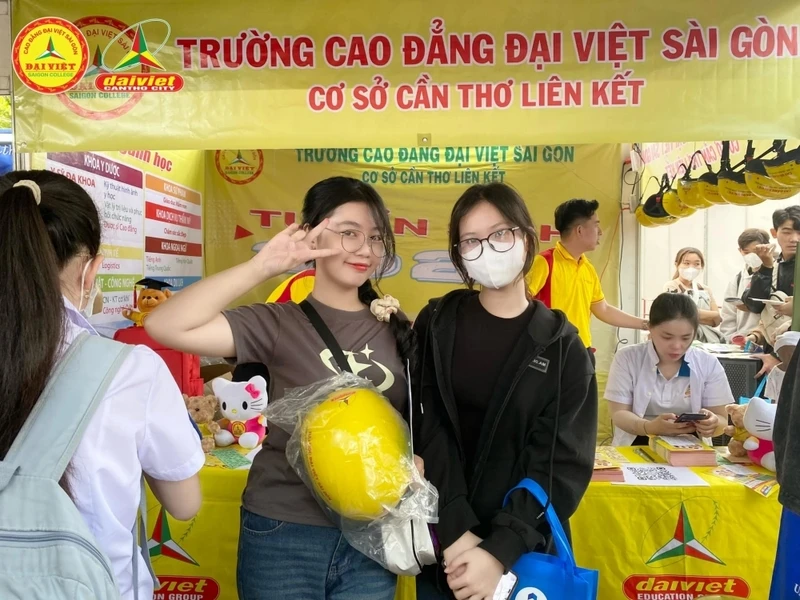 Đại Việt Tp Cần Thơ Đồng Hành Cùng 2K6 Tại Ngày Hội Tuyển Sinh 2024