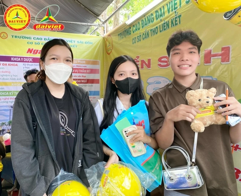 Đại Việt Tp Cần Thơ Đồng Hành Cùng 2K6 Tại Ngày Hội Tuyển Sinh 2024