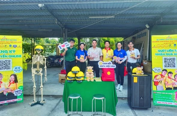 Đại Việt Cần Thơ tham gia chương trình Đưa Trường Học Đến Thí Sinh tại Sóc Trăng