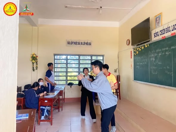 Đại Việt Cần Thơ Check-in Hậu Giang – Hành Trình Tuyển Sinh và Truyền Lửa Cho Học Sinh