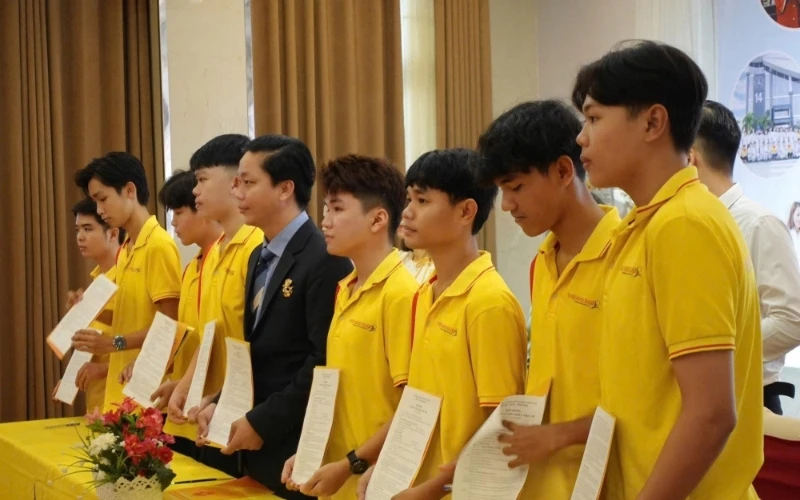 Đại Việt Tp Cần Thơ Tổ Chức Lễ Ký Cam Kết 100% Việc Làm Cho Sinh Viên Sau Khi Ra Trường