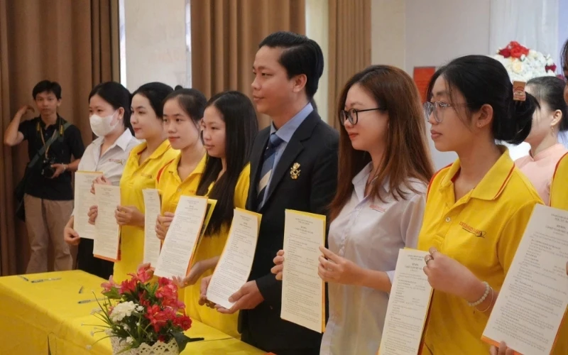 Đại Việt Tp Cần Thơ Tổ Chức Lễ Ký Cam Kết 100% Việc Làm Cho Sinh Viên Sau Khi Ra Trường