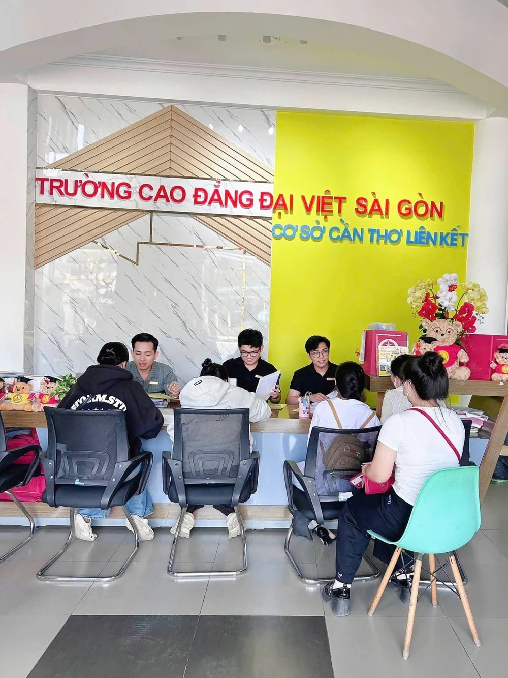 KHÔNG KHÍ NHẬP HỌC ĐANG "NÓNG" HƠN BAO GIỜ HẾT TẠI ĐẠI VIỆT CẦN THƠ!