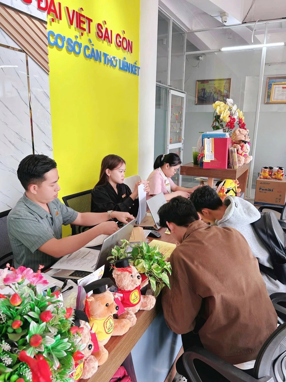 KHÔNG KHÍ NHẬP HỌC ĐANG "NÓNG" HƠN BAO GIỜ HẾT TẠI ĐẠI VIỆT CẦN THƠ!