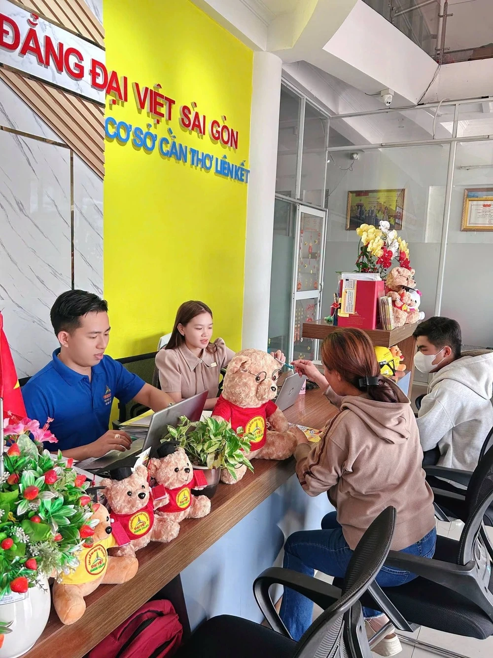 KHÔNG KHÍ NHẬP HỌC ĐANG "NÓNG" HƠN BAO GIỜ HẾT TẠI ĐẠI VIỆT CẦN THƠ!