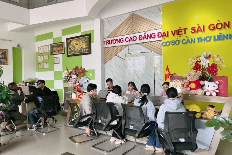 Không Khí Tấp Nập - Rộn Ràng Tại Đại Việt Cần Thơ