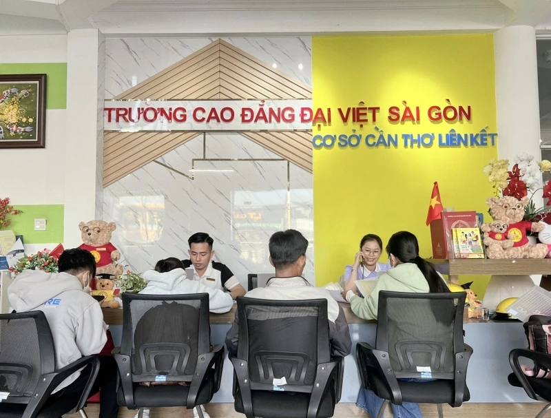 Không Khí Tấp Nập - Rộn Ràng Tại Đại Việt Cần Thơ